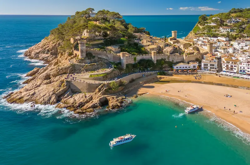 Vacanță charter Costa Brava, Spania – Stânci, crique și Dalí — cea mai sălbatică coastă spaniolă.