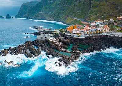 Piscinele naturale din Porto Moniz — sejur charter Madeira