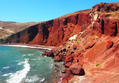 Red Beach — sejur charter Santorini