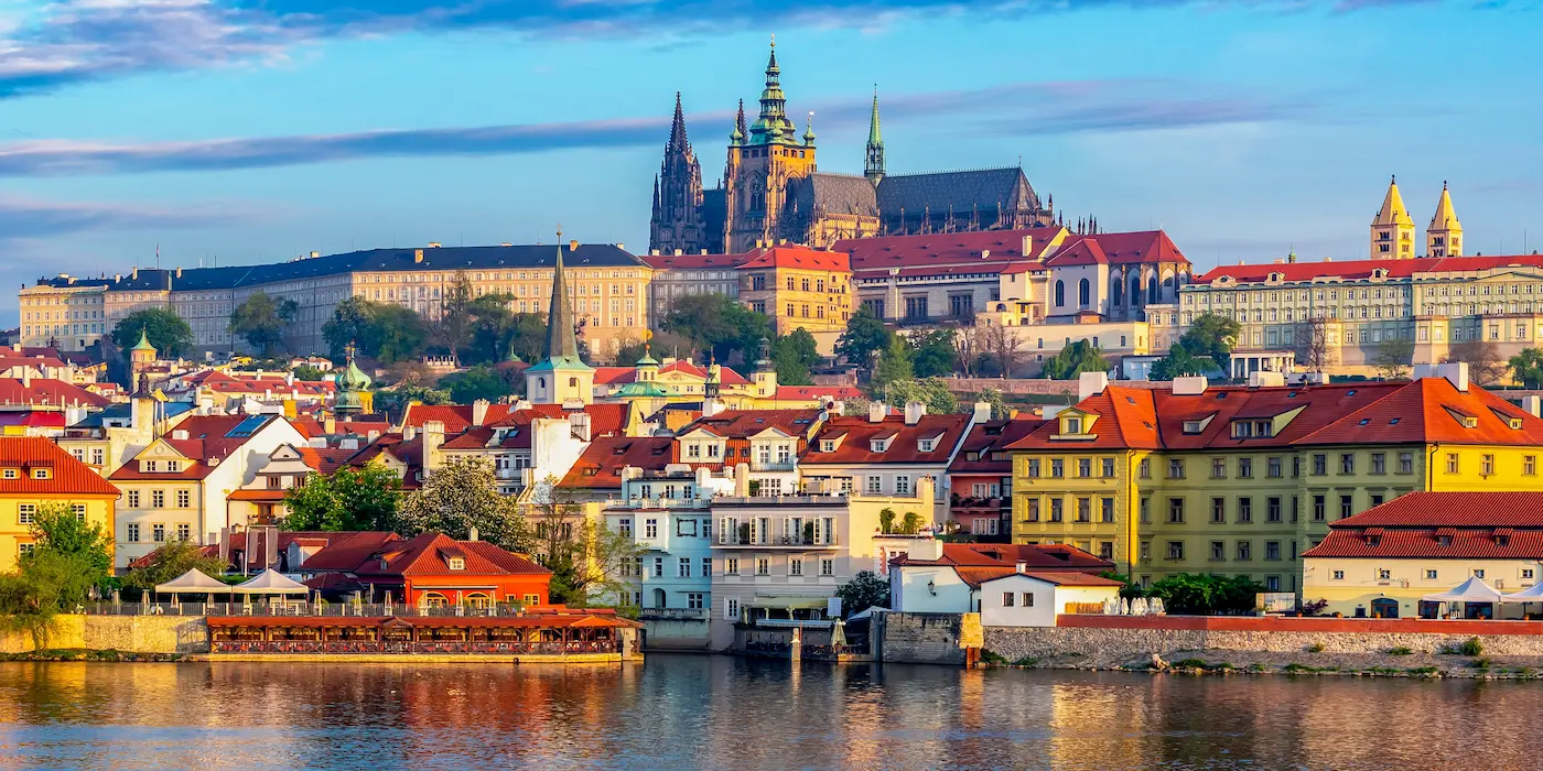 Castelul Praga și Catedrala Sf. Vit peste râul Vltava cu cartierul Malá Strana, Cehia - zboruri ieftine