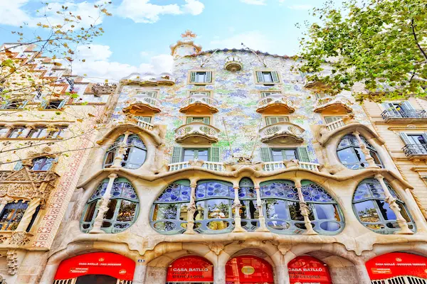 Fatada modernista Casa Batllo proiectata de Antoni Gaudi in Barcelona Spania