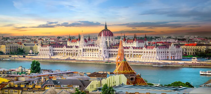 /assets/images/flight-destinations/budapesta/bilete-avion-budapesta-outro-baile-szechenyi.webp