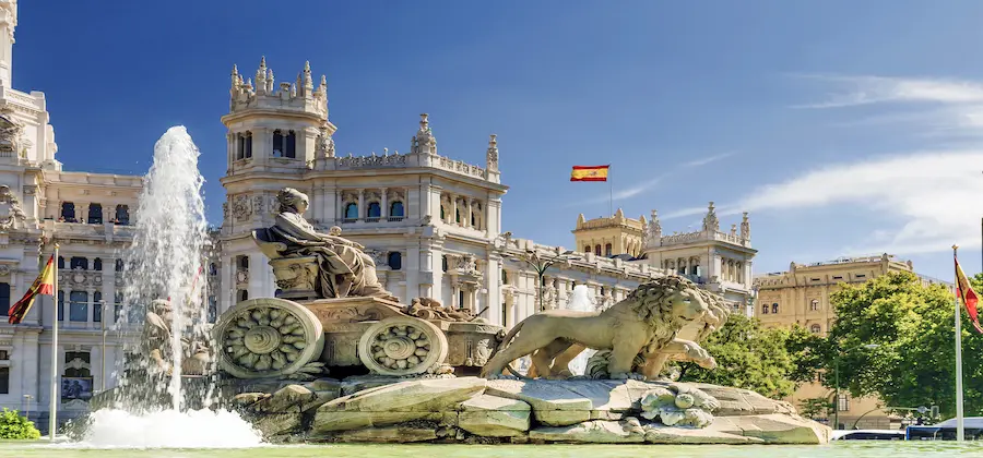 /assets/images/flight-destinations/madrid/bilete-avion-madrid-outro-catedrala-almudena.webp