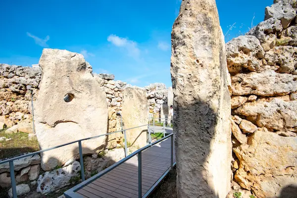Templele megalitice Ggantija din piatra calcaroasa, Gozo, Malta