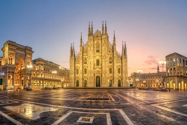 Domul din Milano si Galeria Vittorio Emanuele la apus, Italia